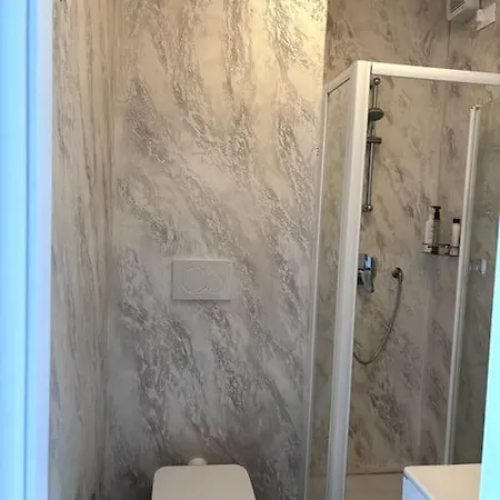 Con Piscina Lignano 公寓 *